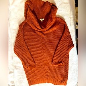 Umgee sweater loss fit